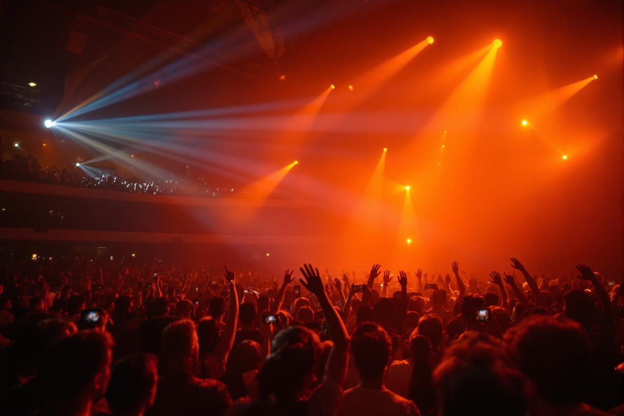 爱爱视频影迷见面会圆满举行，万名粉丝热情参与